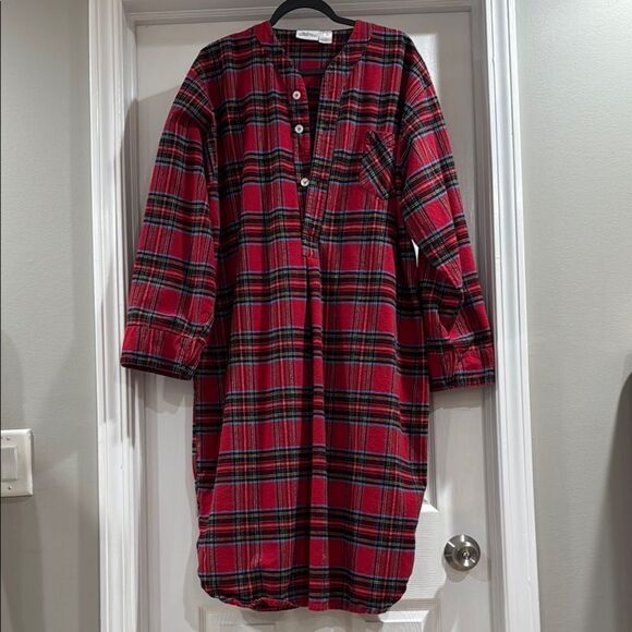 Red and Black Flannel sleep shirt - Picture 1 of 6